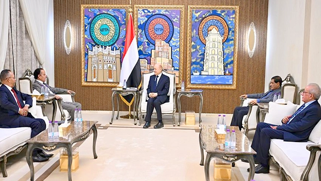 رئيس مجلس القيادة يشيد بالتطور الذي تشهده العلاقات اليمنية الموريتانية